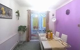 Golden Plush Suites - Beautiful Luxury 3 Bed House In Leicester